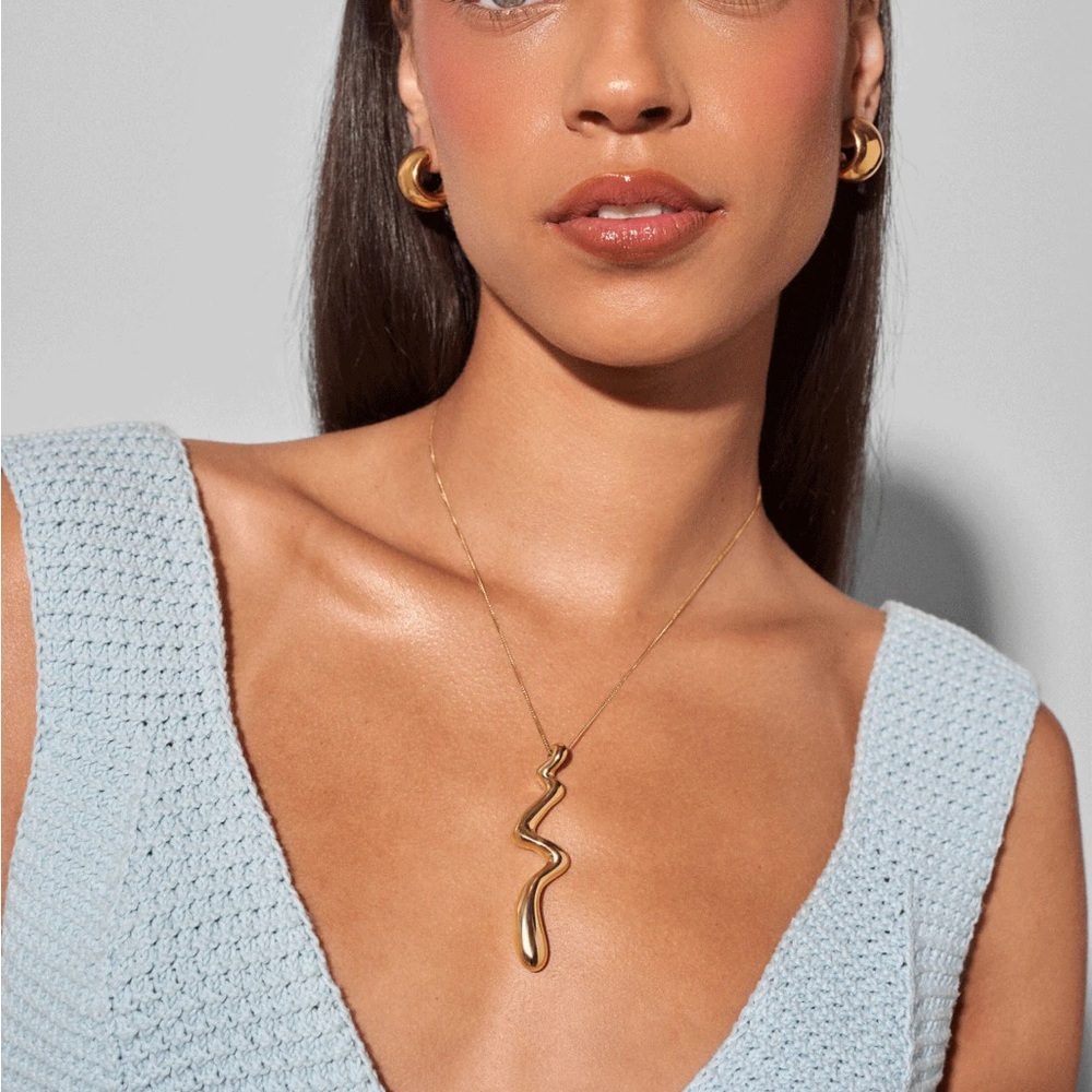 NIB Hey Harper Flow Y2K Pendant Necklace Gold 15.5 inches